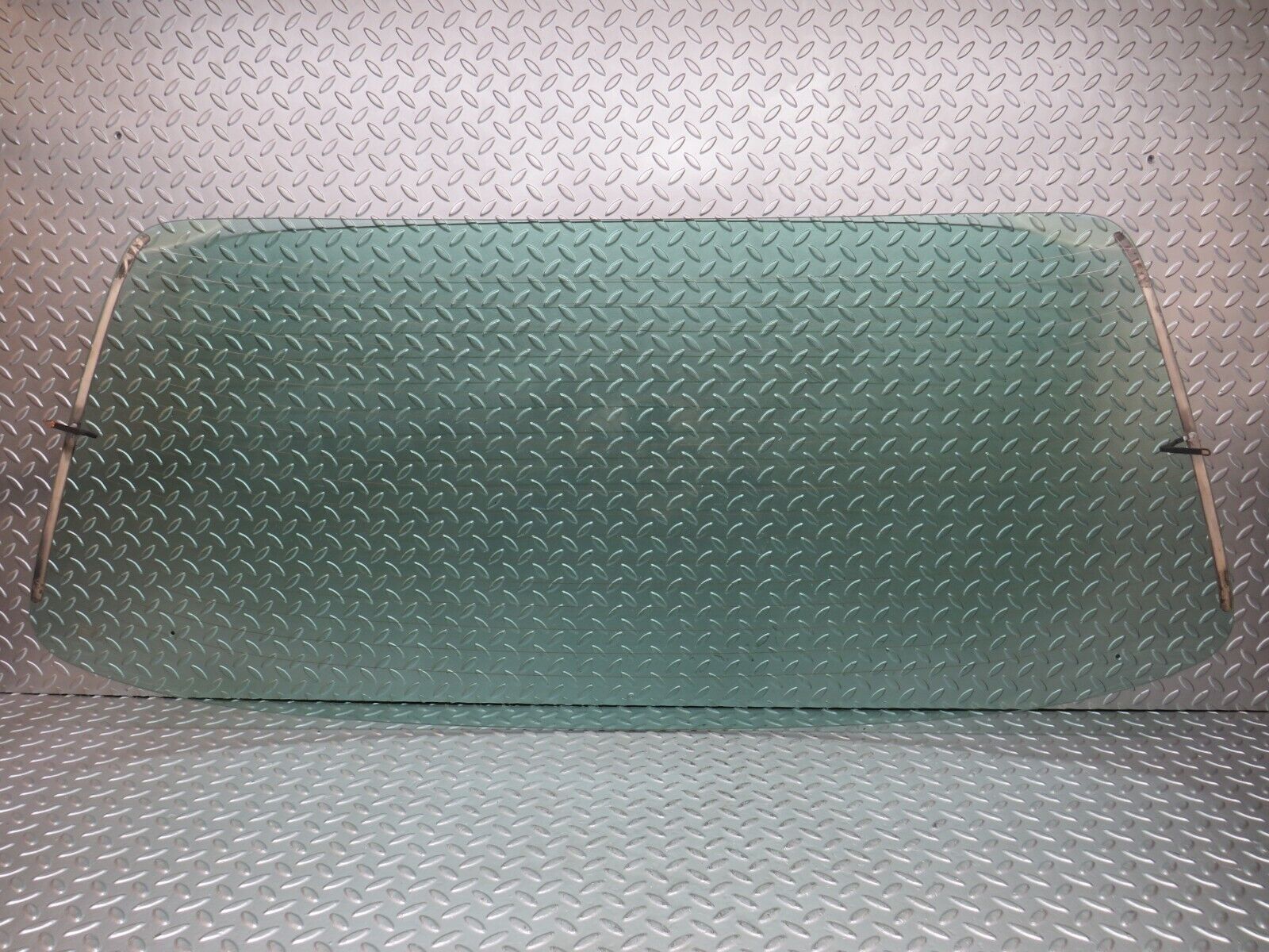 27339 Mercedes-Benz W123 280E Rear Heated Windscreen Glass