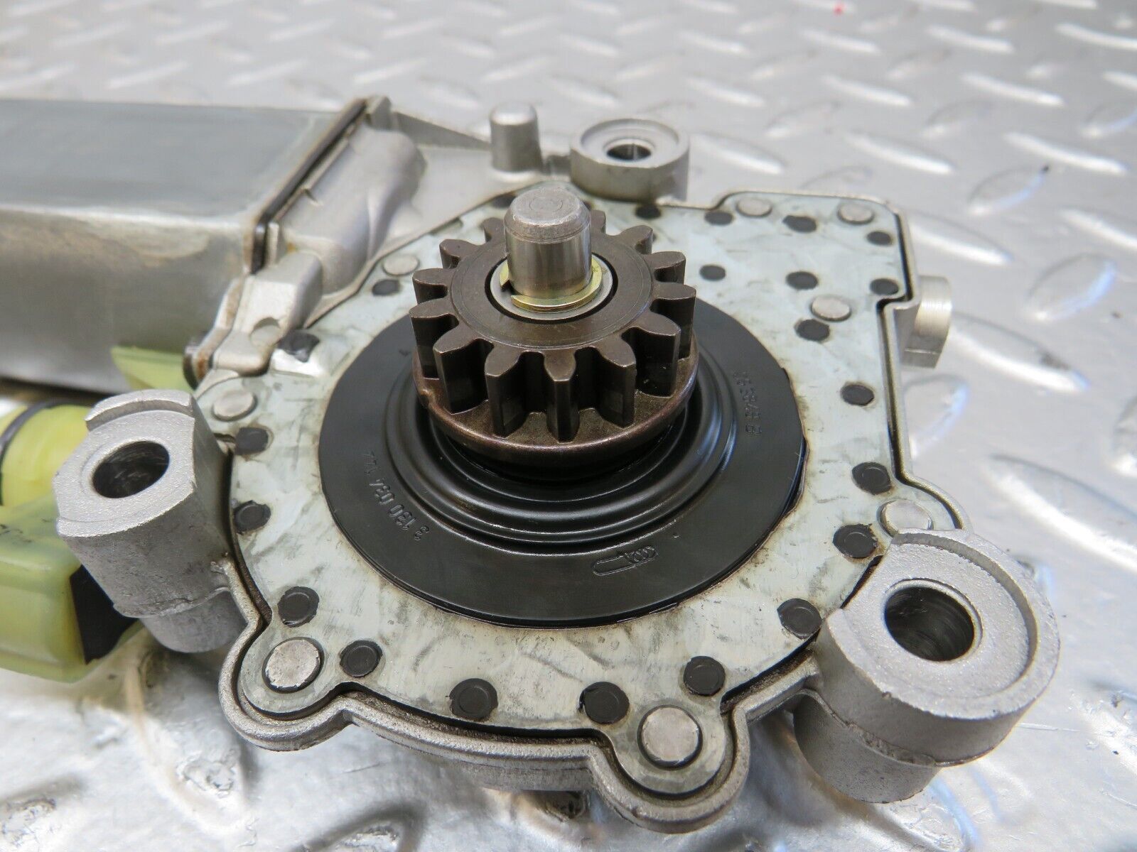 24743 Mercedes-Benz W140 S320 Front Right Window Regulator Motor 1407202846