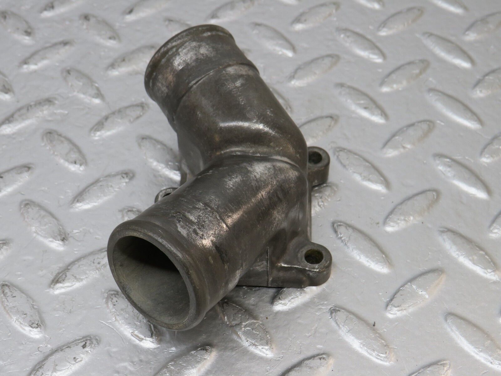 34489 Mercedes-Benz C126 380SEC Water Pump Flange 1172010103