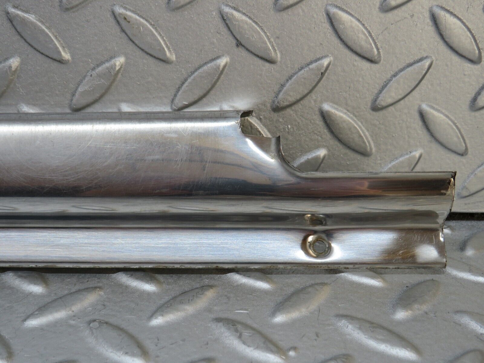 37390 Mercedes-Benz W109 300SEL Front Right Door Sill Chrome