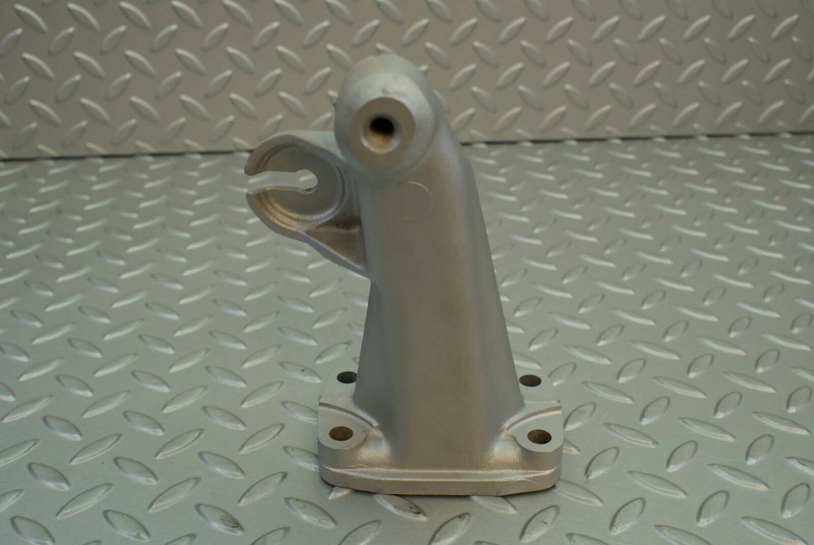 2865 Mercedes-Benz C123 280CE Coupe Engine Mounth Bracket Righ Side 1232230304