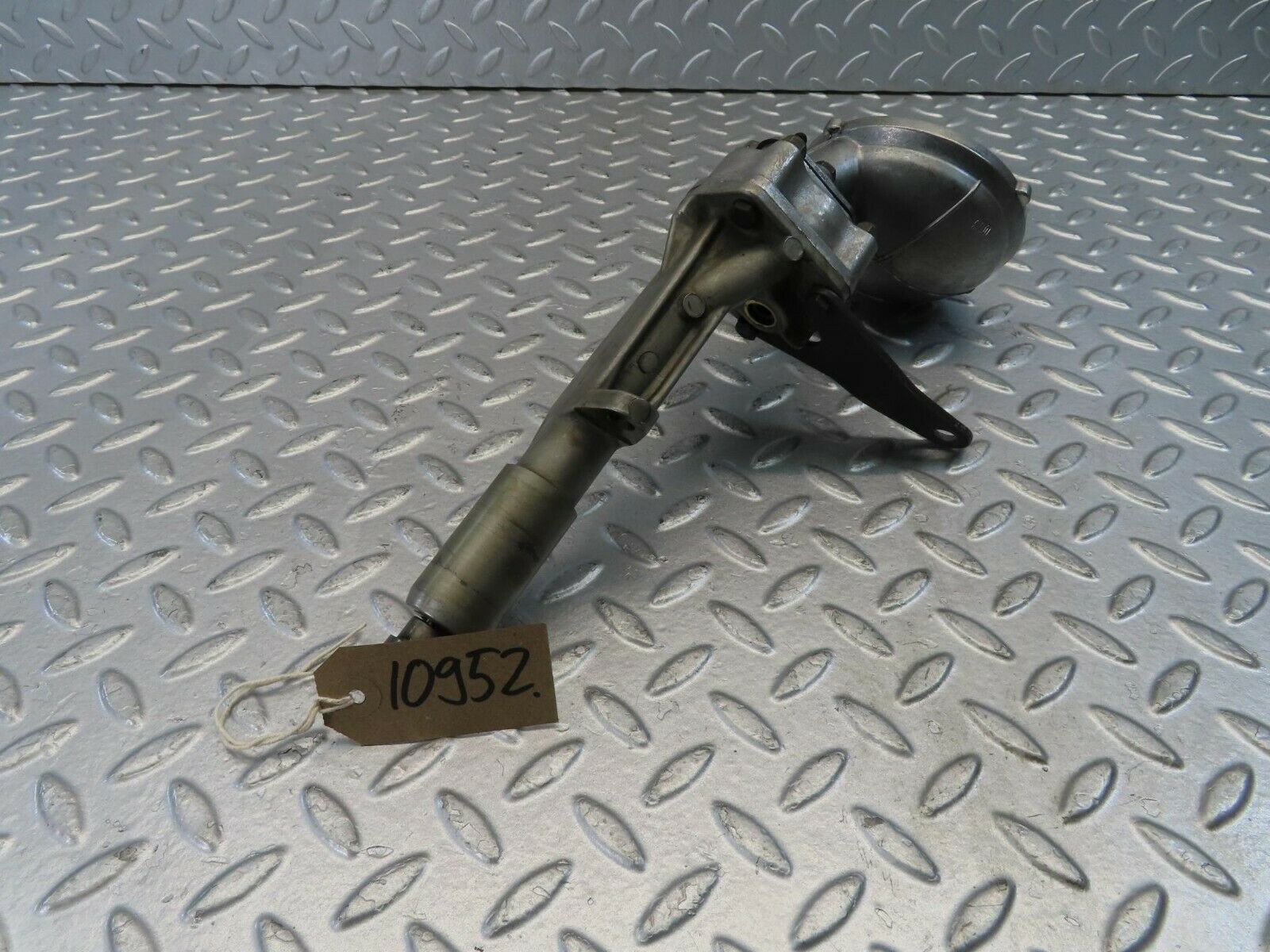 10952 Mercedes-Benz W115 220D Oil Pump