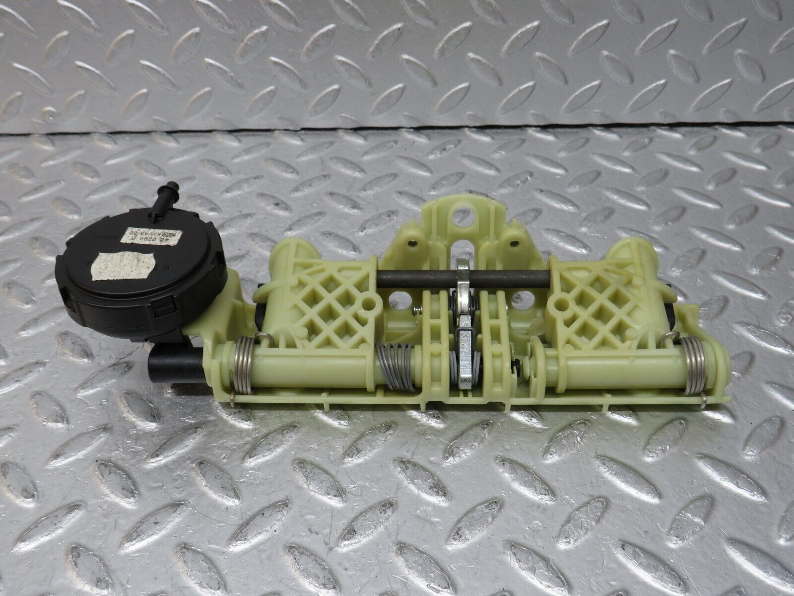 34911 Mercedes-Benz W210 320E Rear Headrest Folding Mechanism 400294B