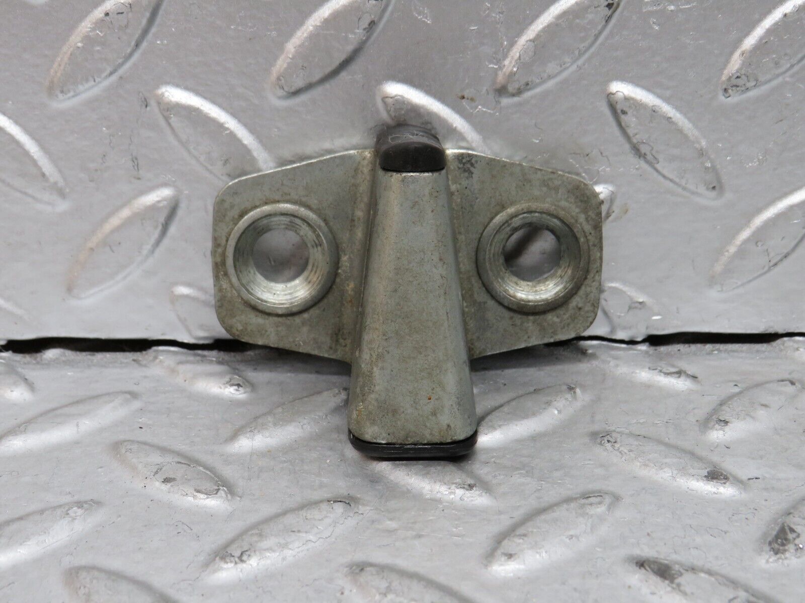 29122 Mercedes-Benz C124 320CE Coupe Door Lock Latch