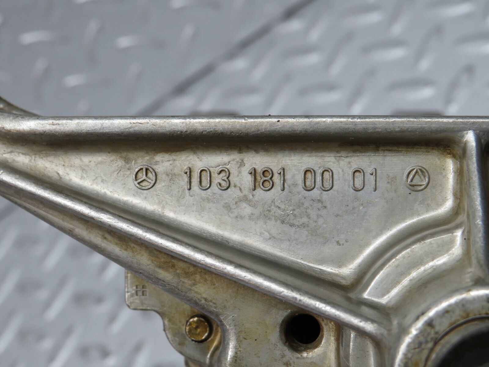 32711 Mercedes-Benz S124 300TE Wagon Oil Pump 6031810320 1031810001