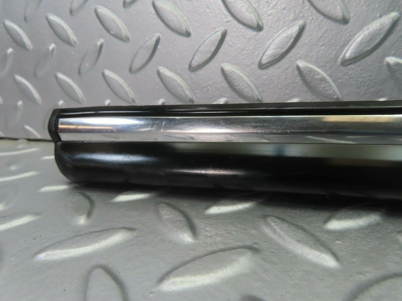 10296 Mercedes-Benz C107 Coupe Right Door Centre Moulding Trim