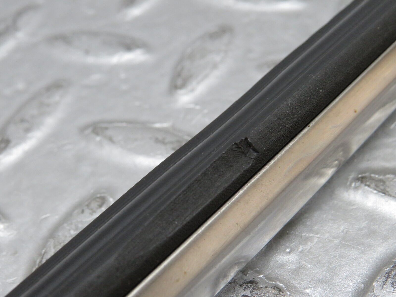 37435 Mercedes-Benz W109 300SEL Front Left Door Centre Moulding Trim