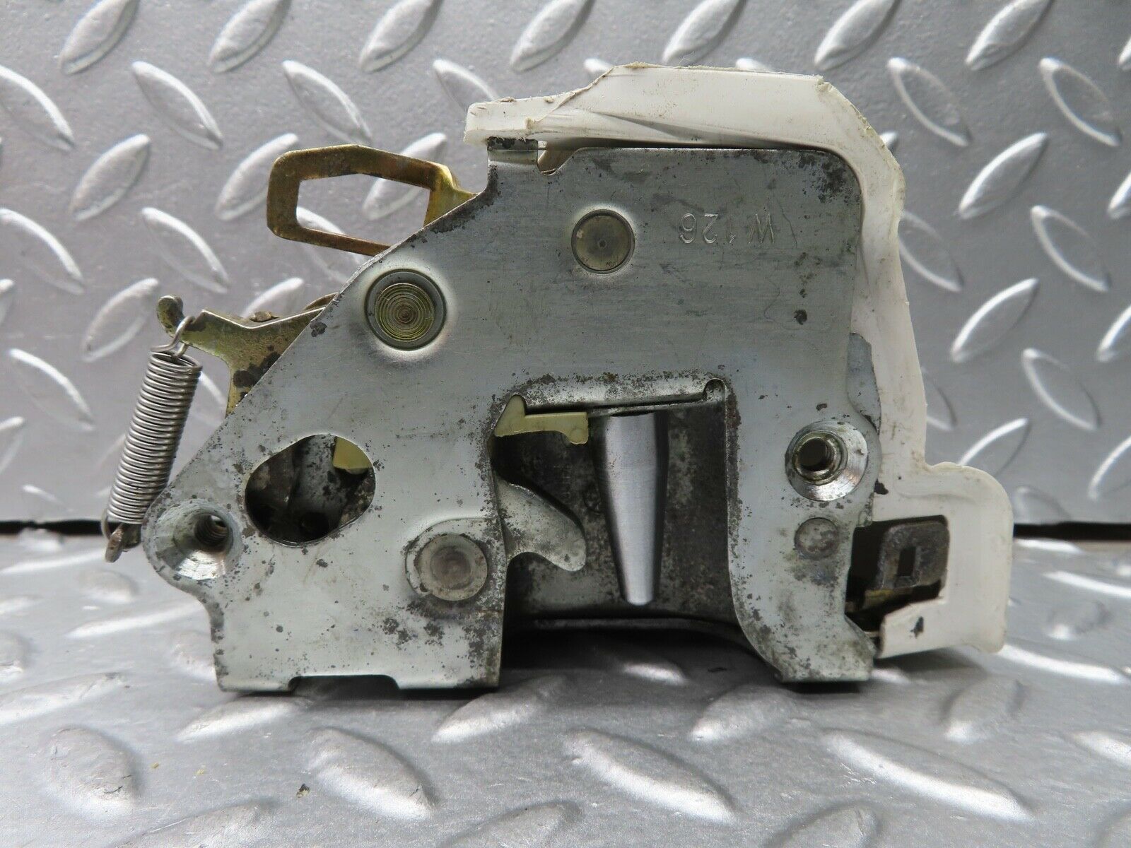 21645 Mercedes-Benz W126 300SE Rear Left Door Lock Mechanism 1237330108