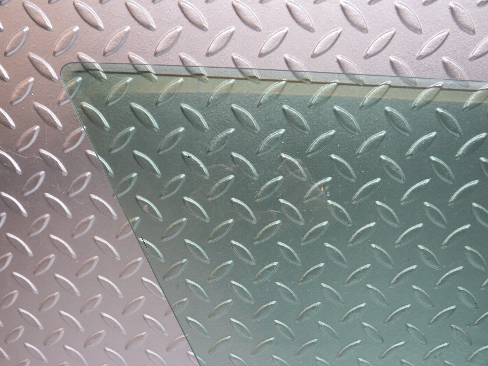 31449 Mercedes-Benz S124 220TE Wagon Rear Left Trunk Quarter Window Glass