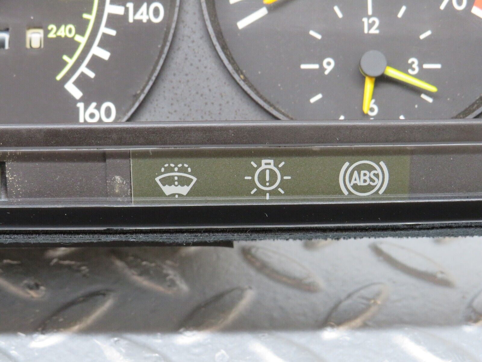 36303 Mercedes-Benz W126 420SE Instrument Cluster 1265424760 1265424760