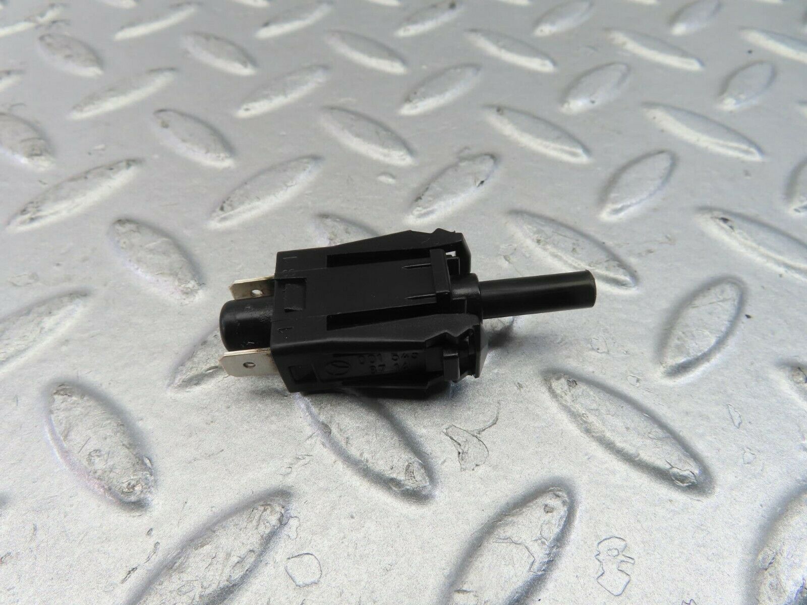 10404 Mercedes-Benz W201 190E Door Contact Switch 0015458714