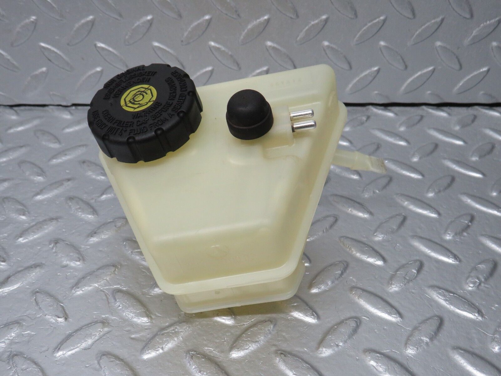 39415 Mercedes-Benz R129 320SL Coupe Brake Fluid Reservoir Tank 2024300002