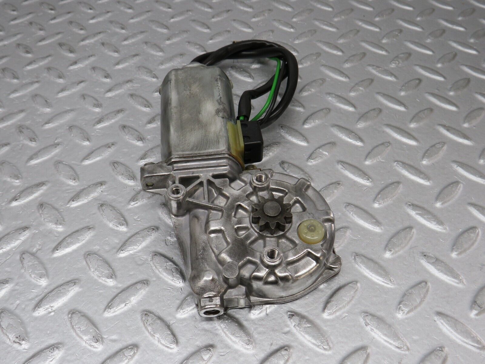 36155 Mercedes-Benz W126 420SE Rear Left Window Regulator Motor 0130821037