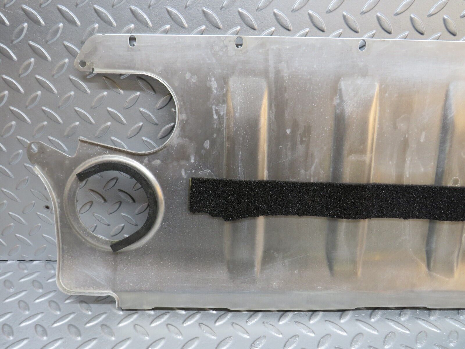 39520 Mercedes-Benz R129 320SL Coupe Fuel Tank Rear Cover