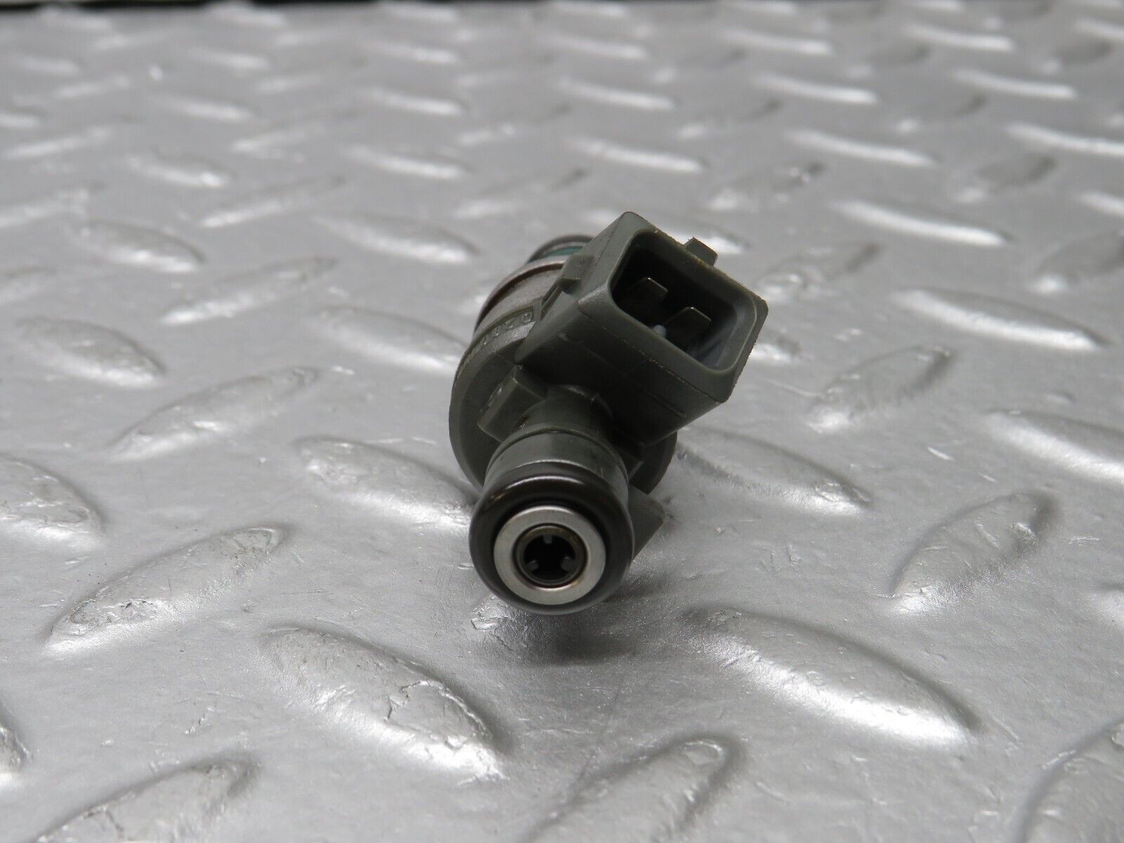 38143 Mercedes-Benz A124 320E Cabriolet Fuel Injector Bosch 0280155209 0000787323