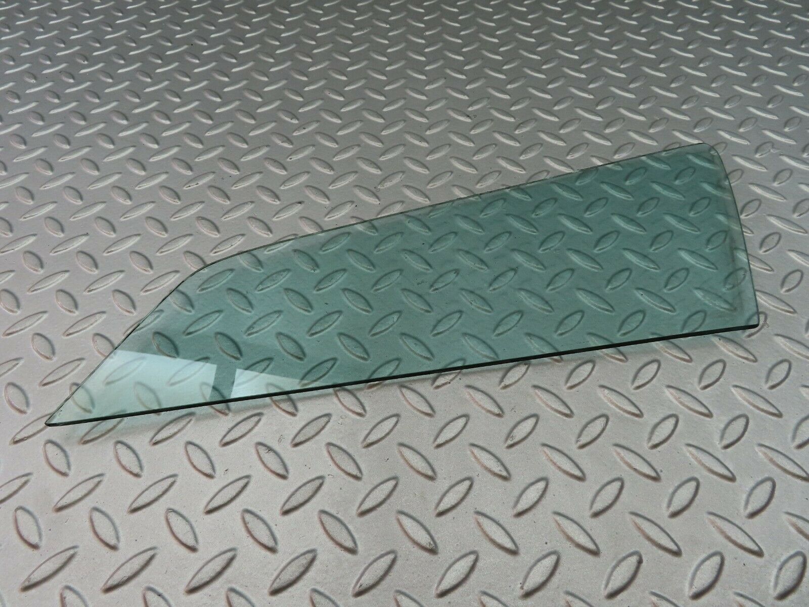6922 Mercedes-Benz C107 350SLC Coupe Rear Right Quarter Window Glass