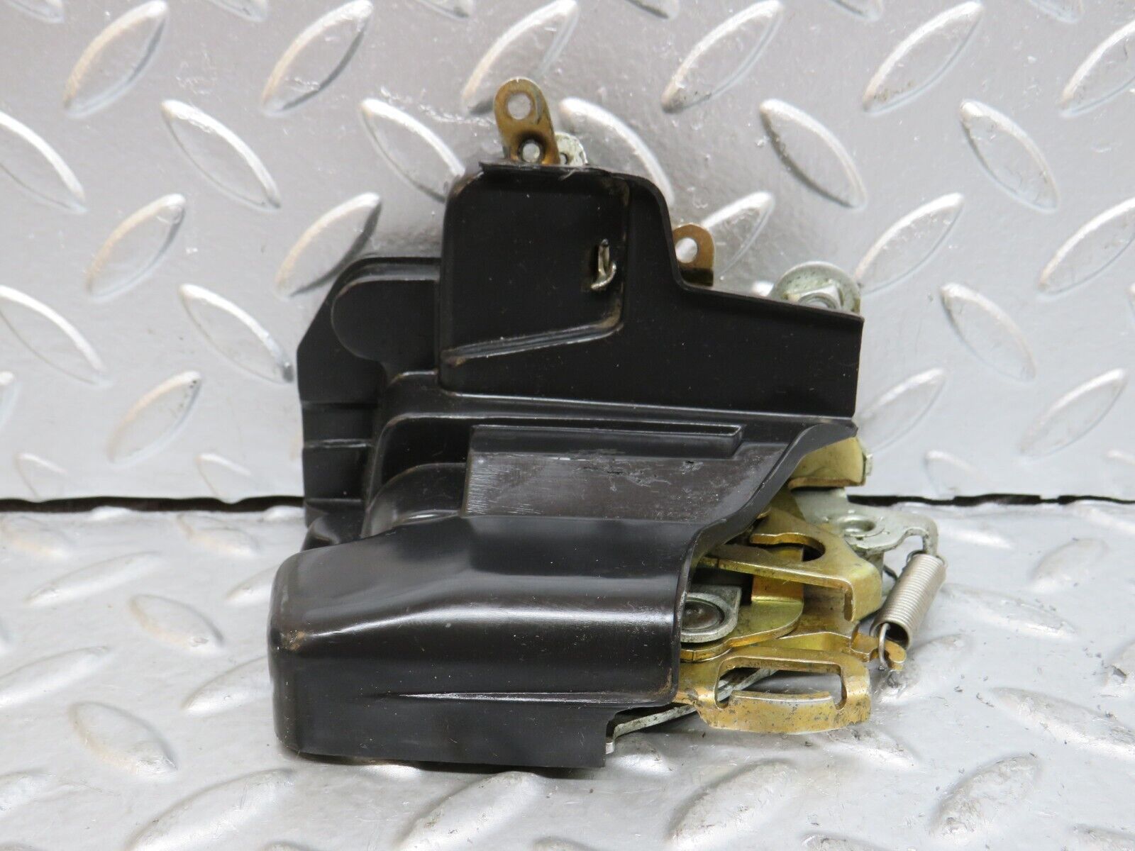 29667 Mercedes-Benz W123 230E Front Right Door Lock Mechanism 1237230208