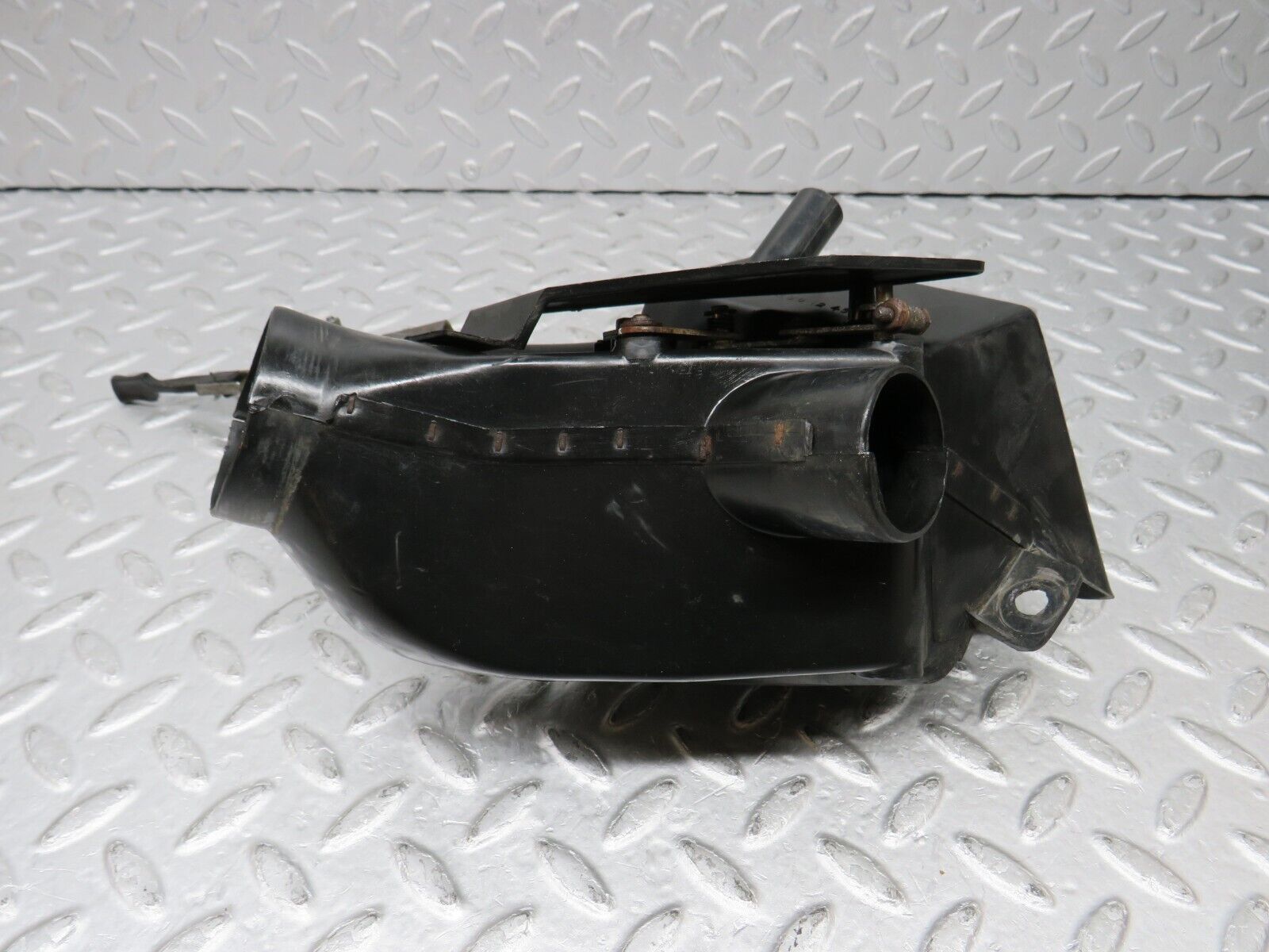 35912 Mercedes-Benz W108 Air Vent Control Right Side 1088301245