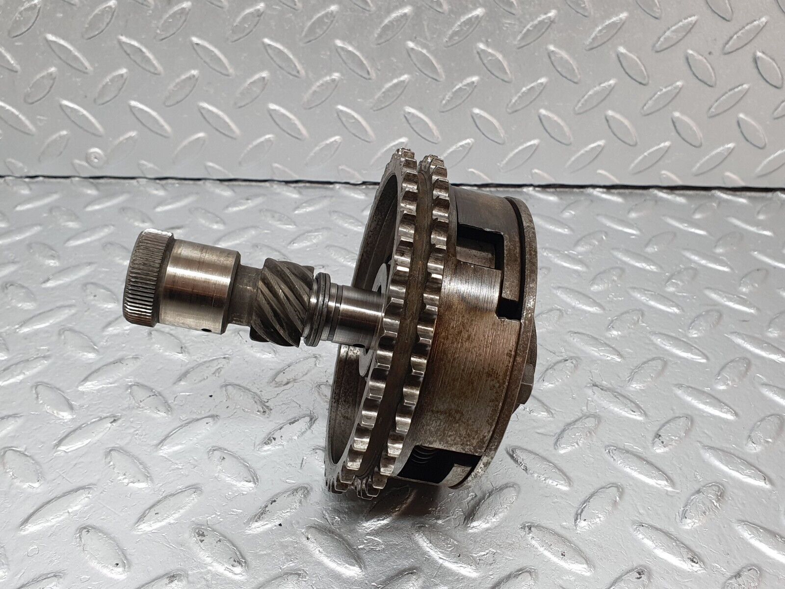 40871 Mercedes-Benz W123 240D Intermediate Timing Gear Shaft