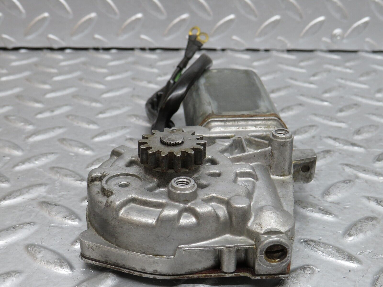 29664 Mercedes-Benz W123 230E Front Left Window Regulator Motor 0130821018