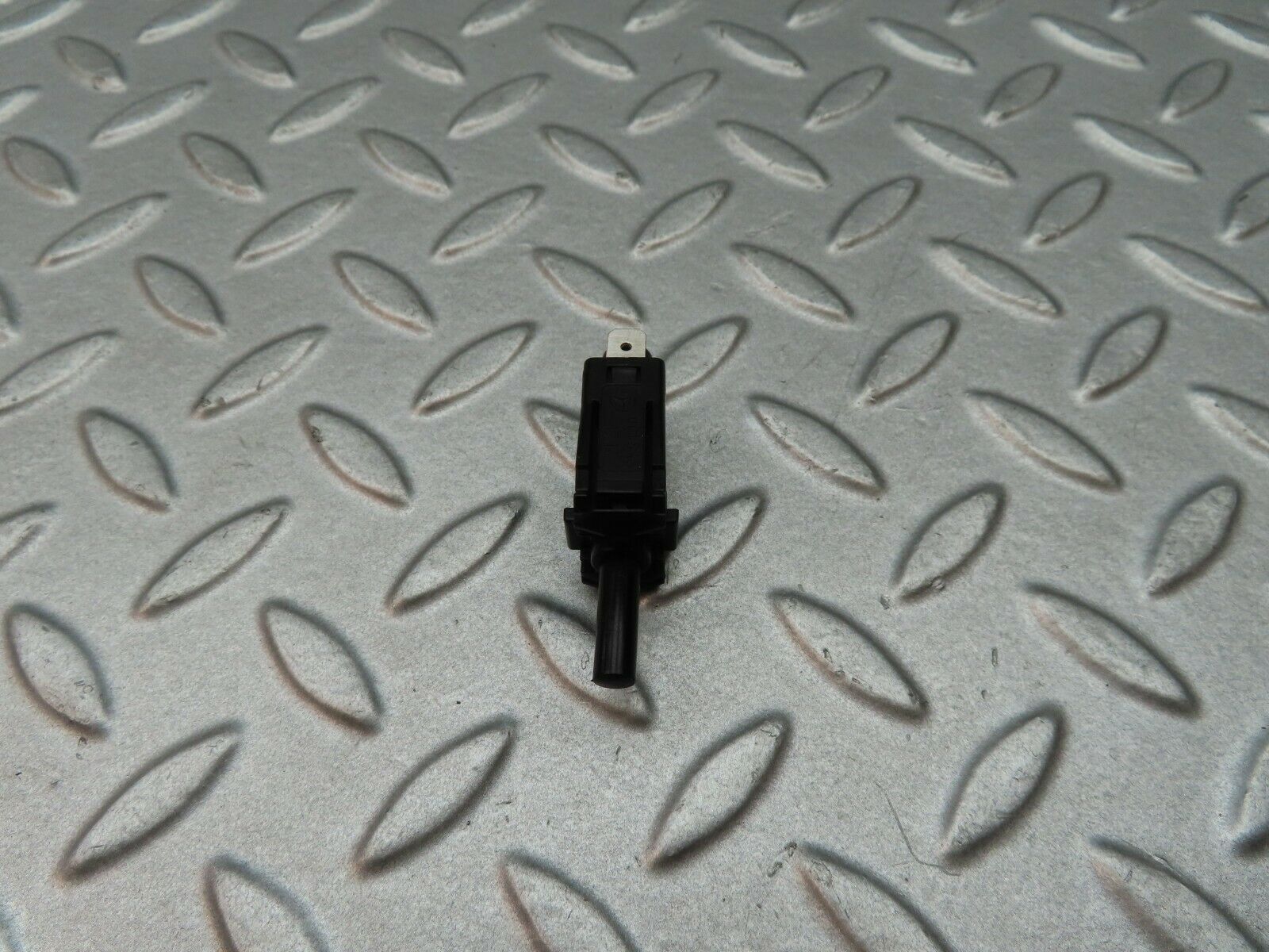 5762 Mercedes-Benz W123 200 Door Contact Switch 0015458714