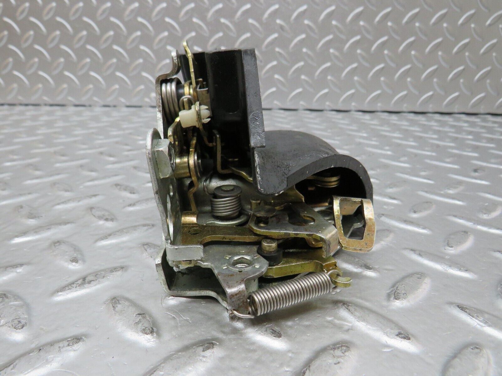 27016 Mercedes-Benz W123 240D Rear Left Door Lock Mechanism