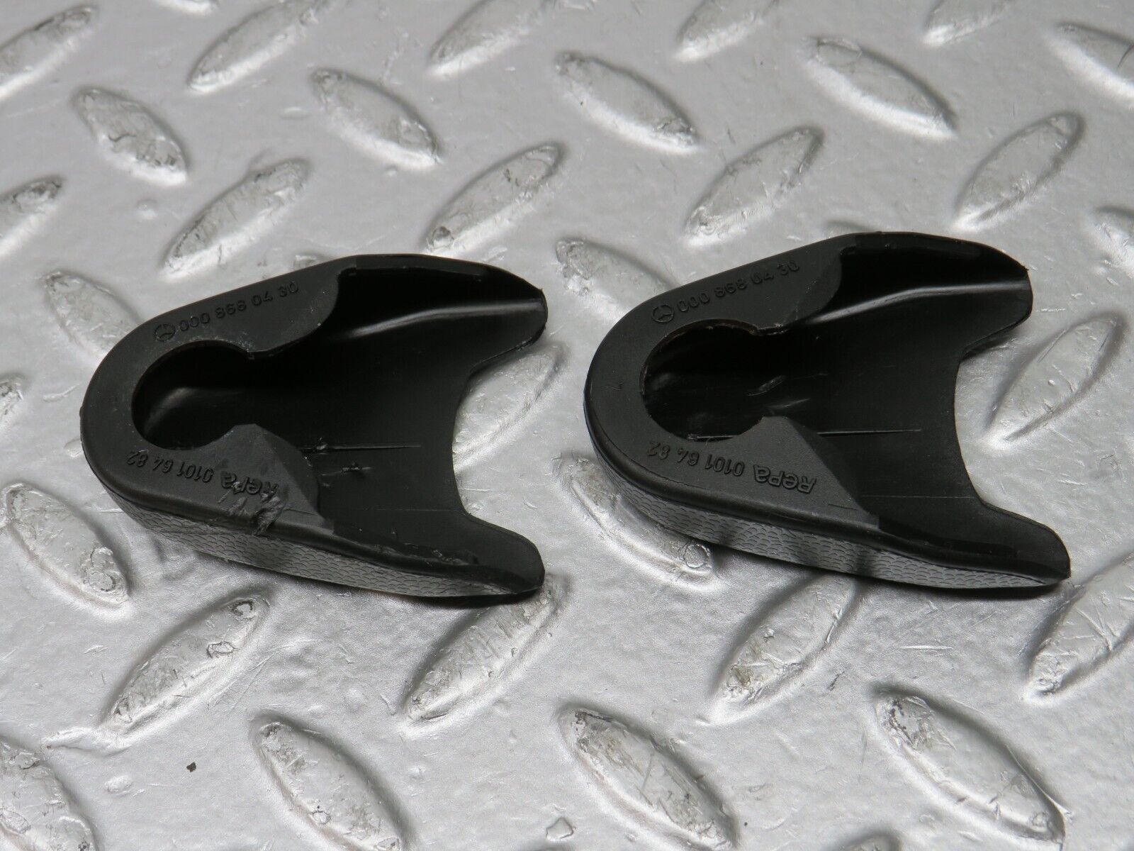 32153 Mercedes-Benz W123 230E Seat Belt Plastic Cap 0008680430