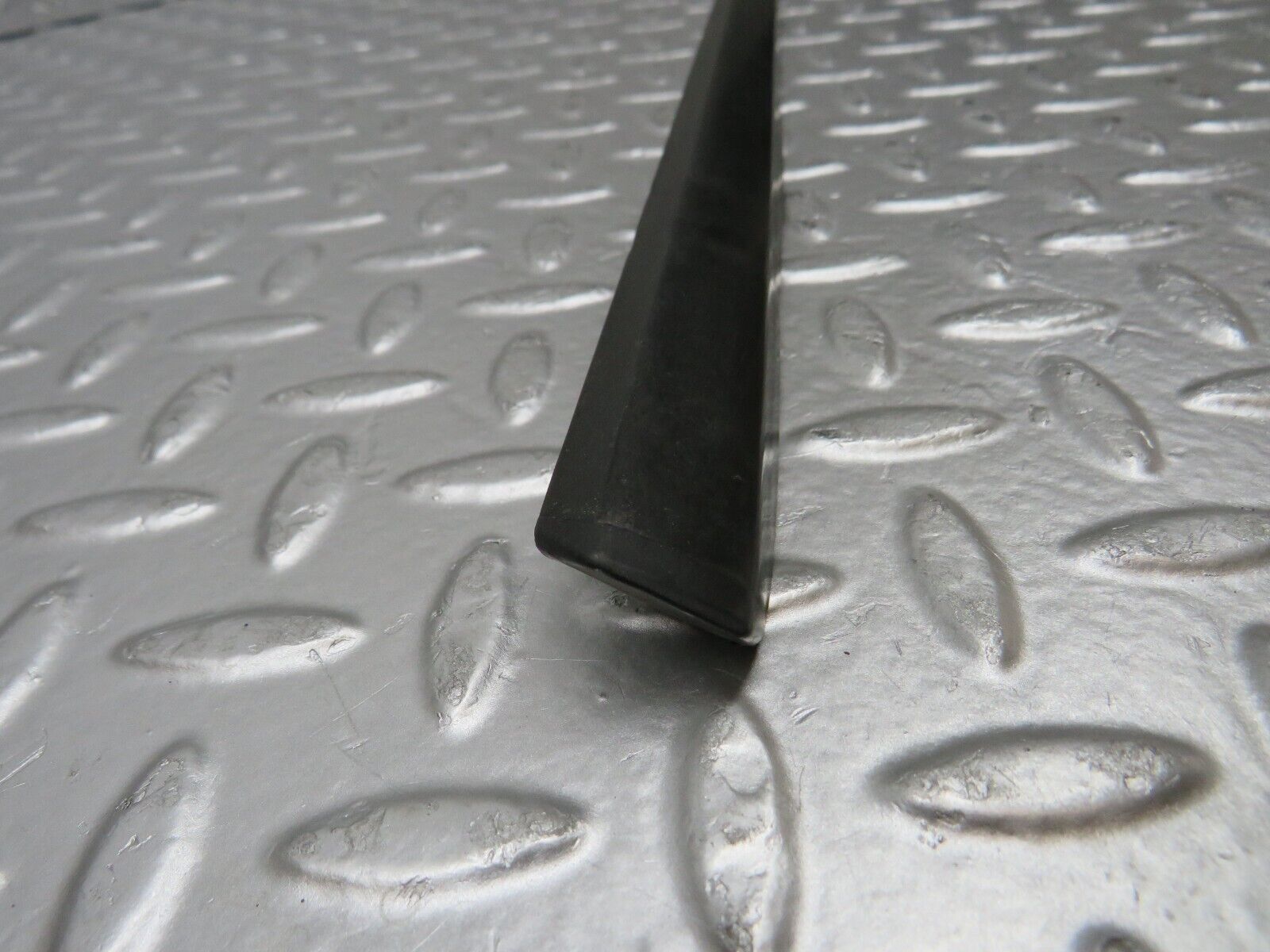 30788 Mercedes-Benz W201 190E 2.0L Front Right Door Centre Moulding Trim