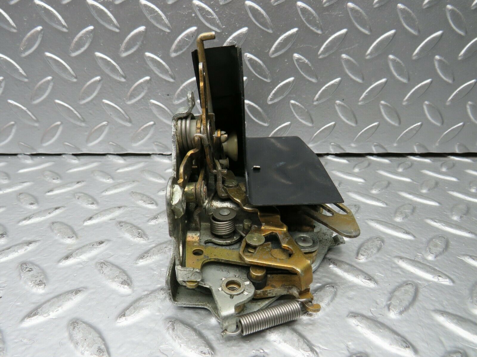 22959 Mercedes-Benz C123 230CE Coupe Left Door Lock Mechanism 1237230308