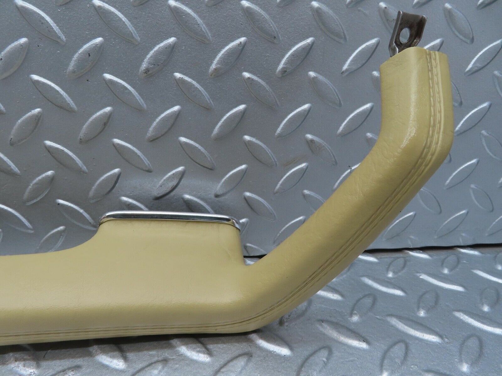 13453 Mercedes-Benz W123 200 Interior Door Handle Front Left Cream 1239701701