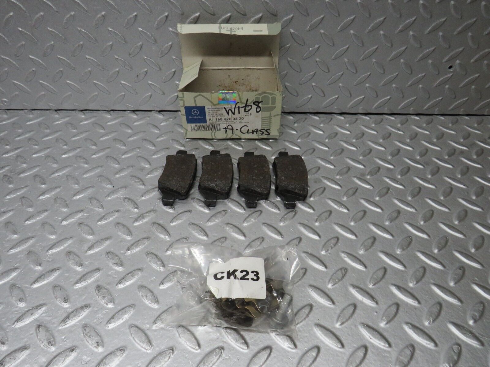 38210 Mercedes-Benz W168 Genuine Rear Brake Pads New 1684200420