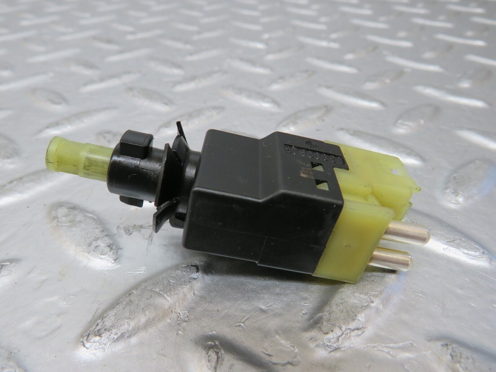 25682 Mercedes-Benz W124 280E Brake Light Switch 0005459909