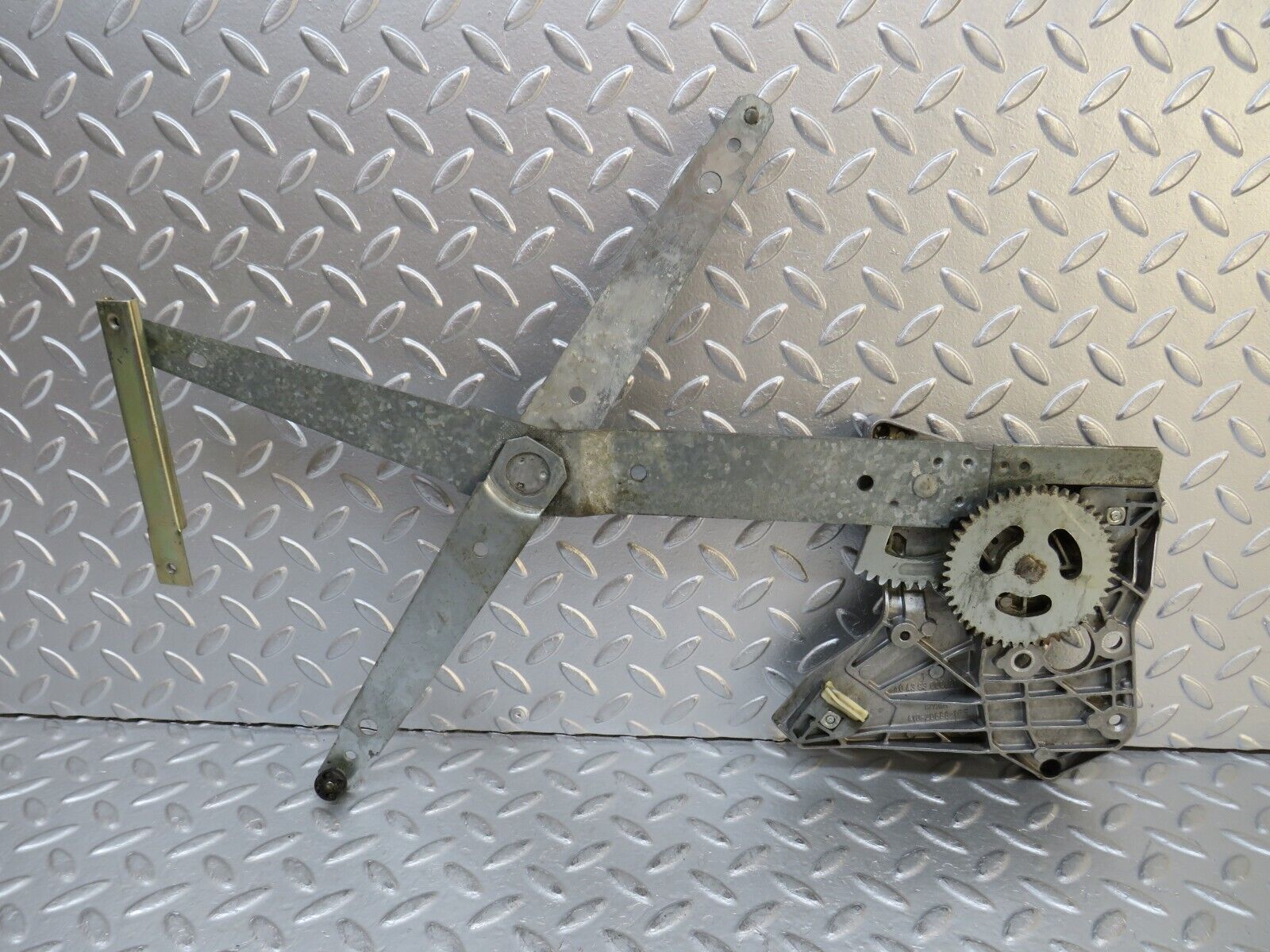 30070 Porsche 924 Right Door Power Window Regulator 477837376