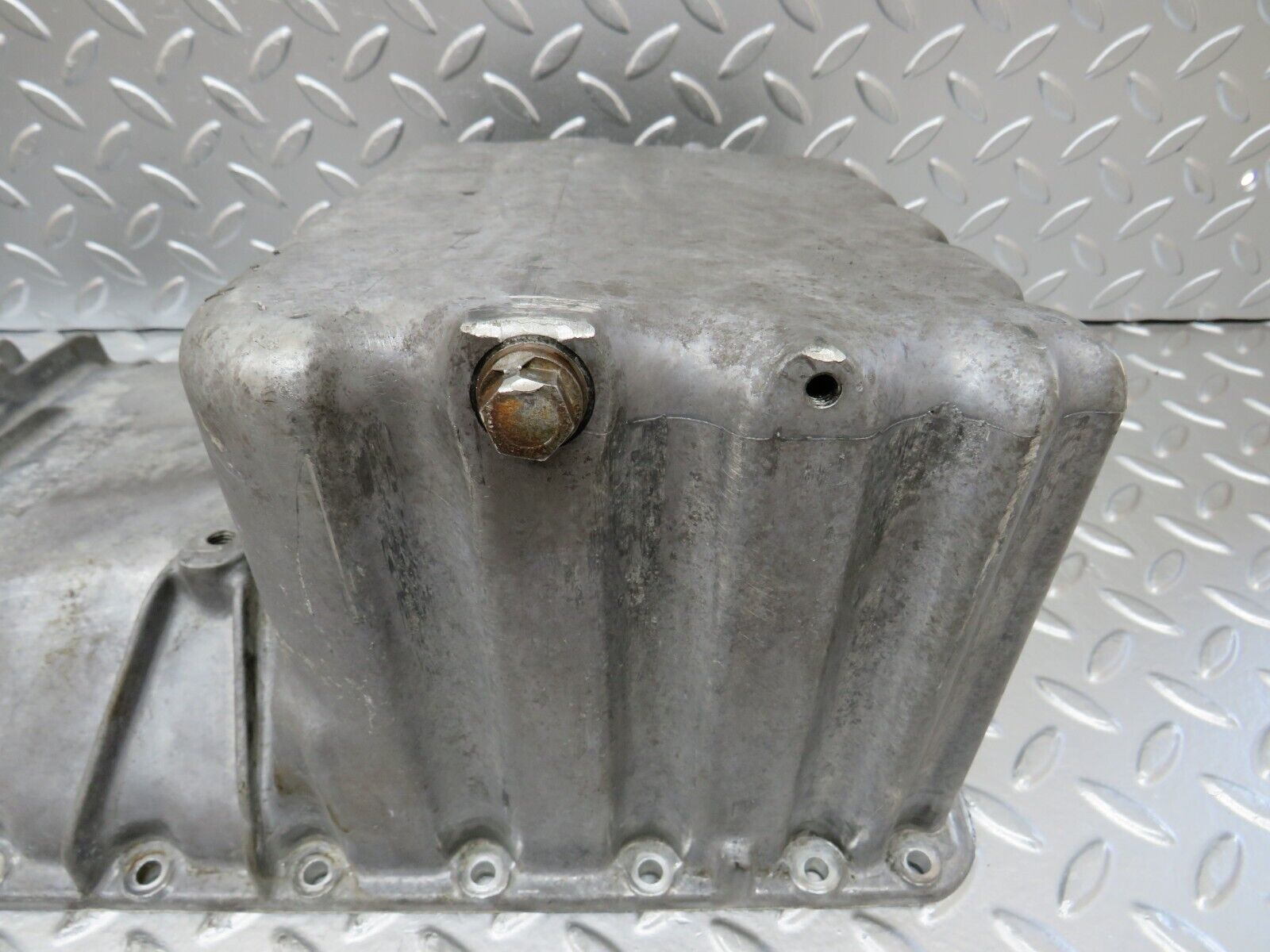 26085 Mercedes-Benz W123 200 Oil Pan Oil Sump 1020141202