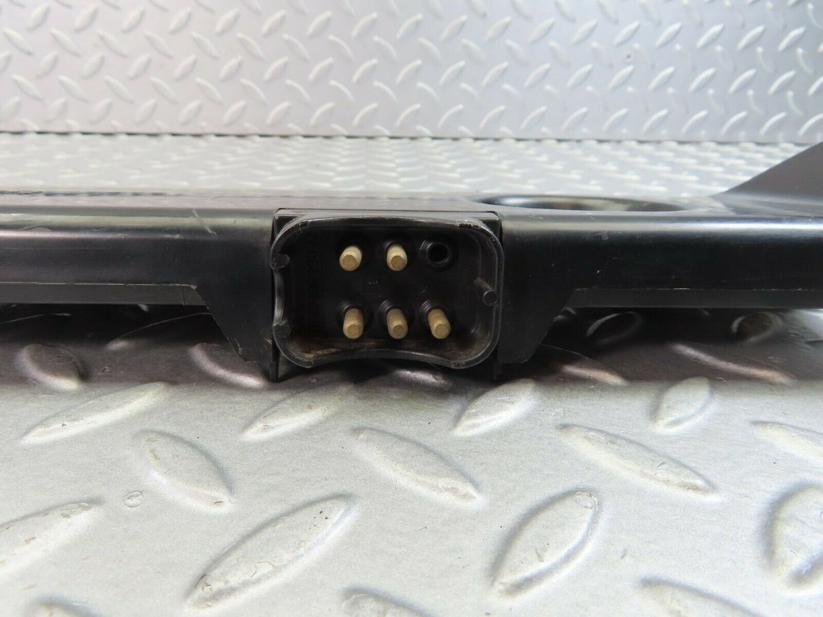 9039 Mercedes-Benz W123 Tail Light Bulb Holder Left