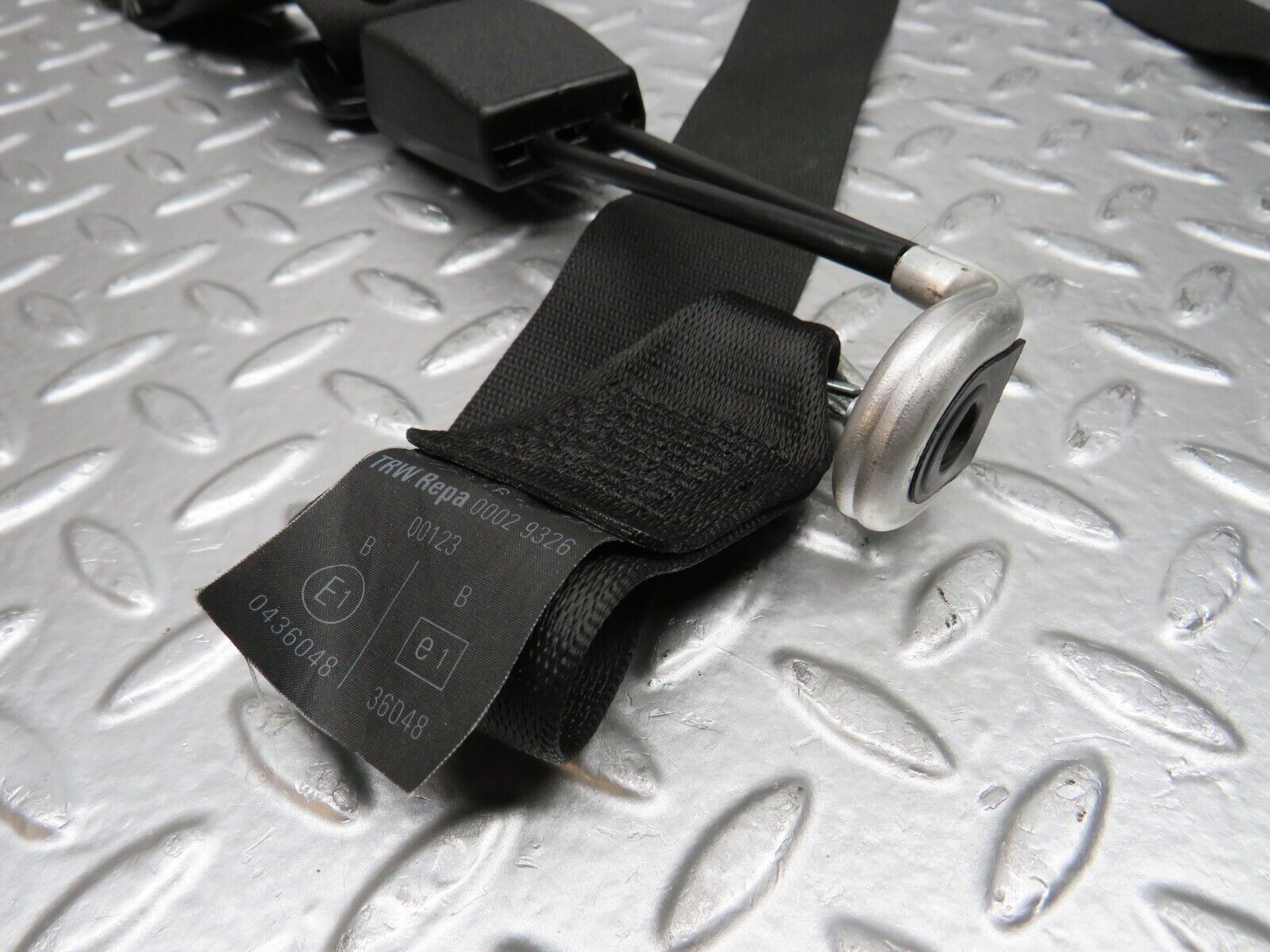 30560 Mercedes-Benz W124 230E Rear Seat Belt & Buckles 1248600086 1248608585