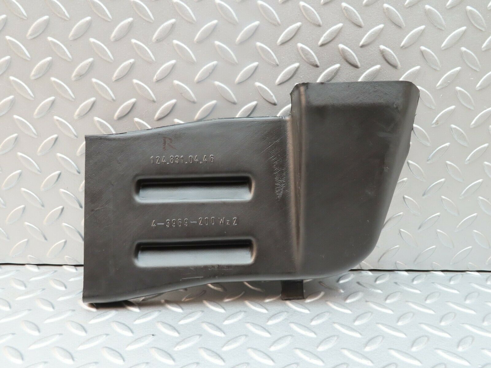 5363 Mercedes-Benz W124 230E Ventilation Air Duct Right 1248310446