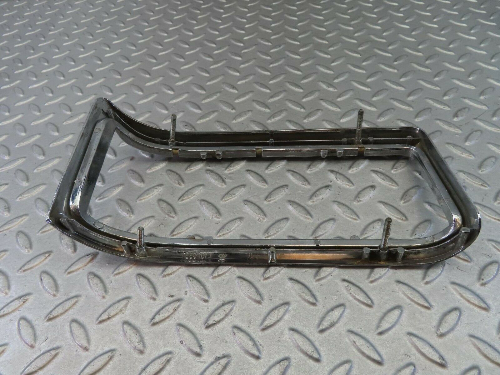 8129 Mercedes-Benz W115 Tail Light Chrome Frame Left