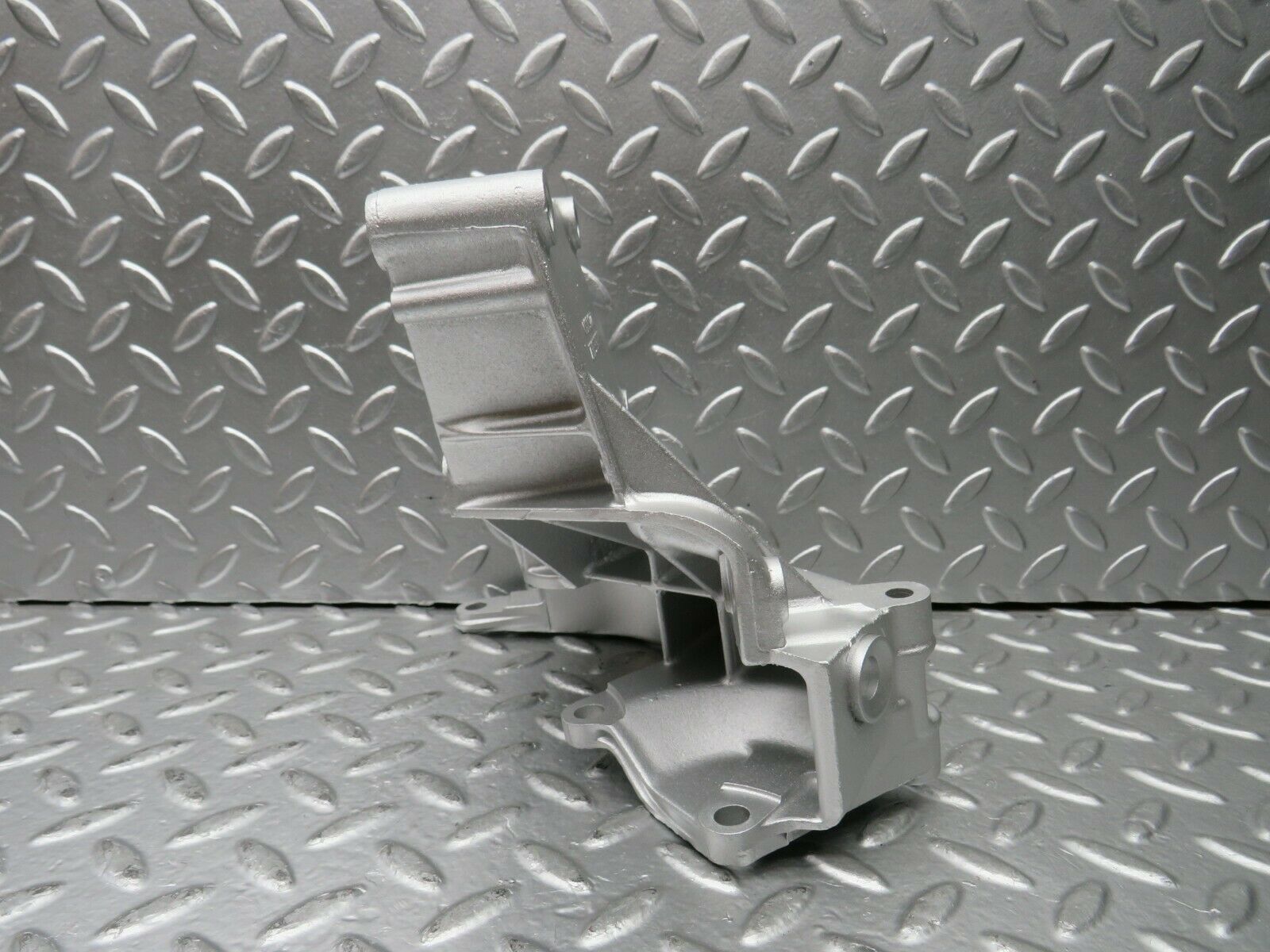 23114 Mercedes-Benz C123 230CE Coupe Power Steering Pump Bracket 1022361030