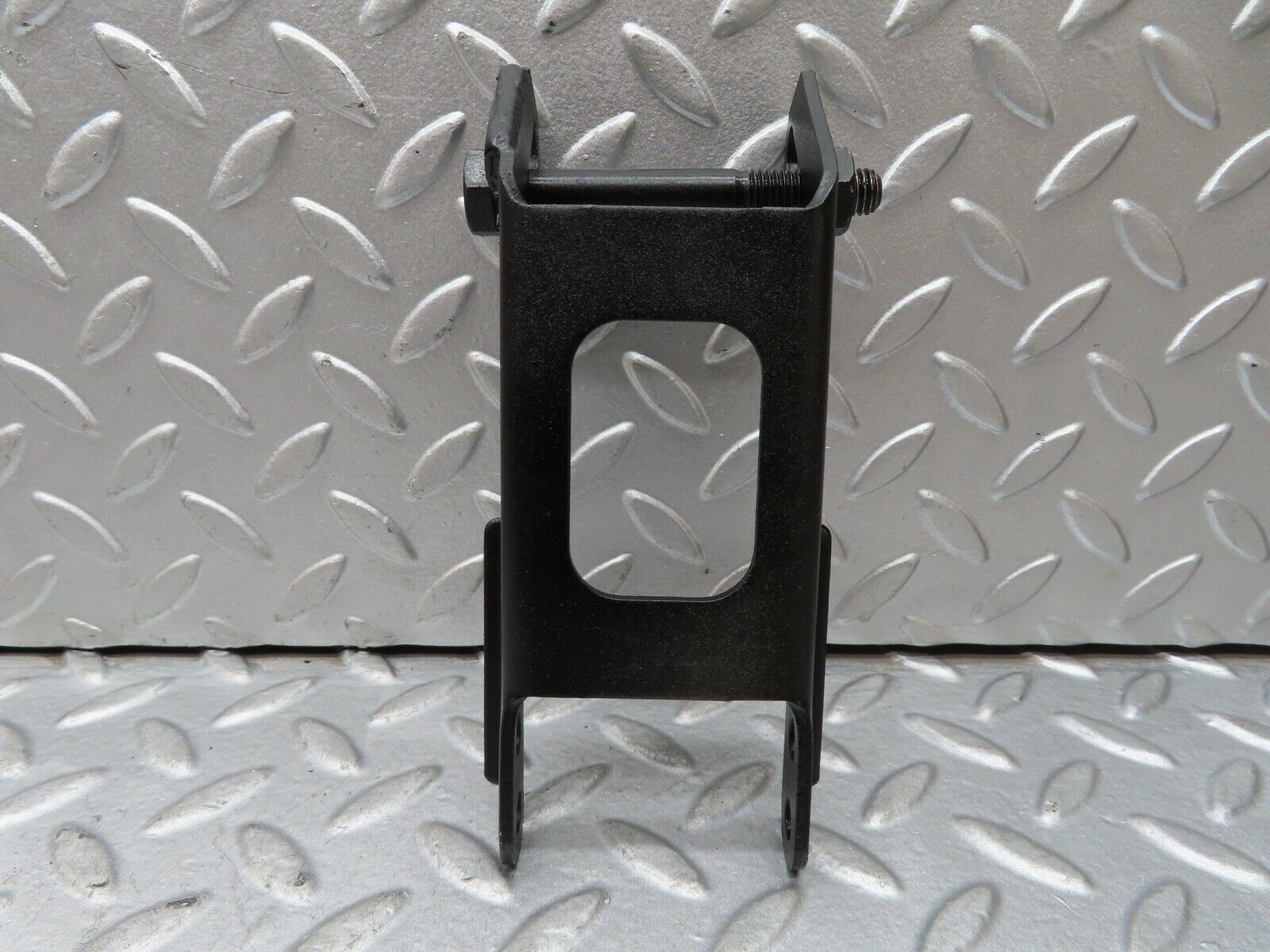 17797 Mercedes-Benz W116 450SEL Alternator Generator Bracket