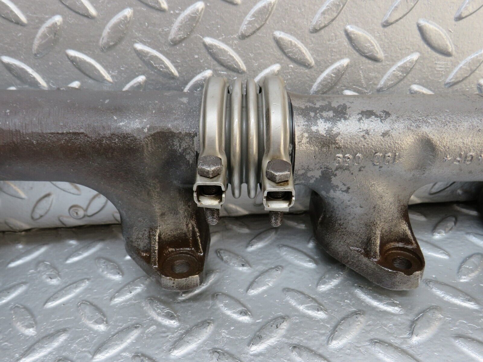 33050 Mercedes-Benz W126 380 V8 M116 Exhaust Manifold Right Side 1161420602 1161420702