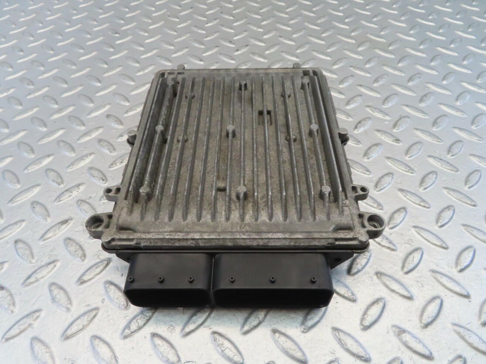 11113 Mercedes-Benz W221 S320 ECU Engine Control Unit 6421507391