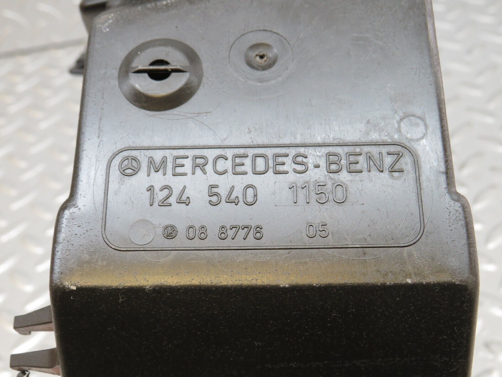34213 Mercedes-Benz W124 260E Fuse Box 1245401150 1245400282 1245400182