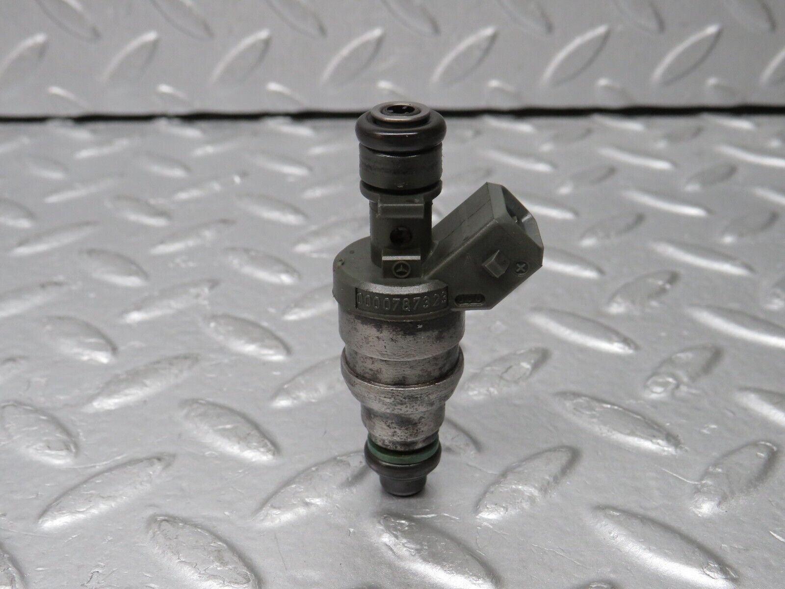 38142 Mercedes-Benz A124 320E Cabriolet Fuel Injector Bosch 0280155209 0000787323