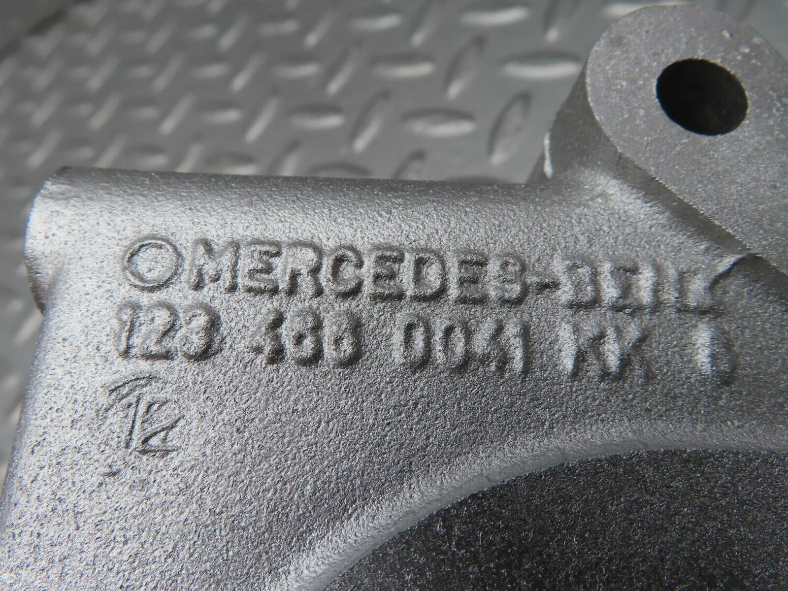 13566 Mercedes-Benz W123 200 Power Steering Pump Bracket 1234660041