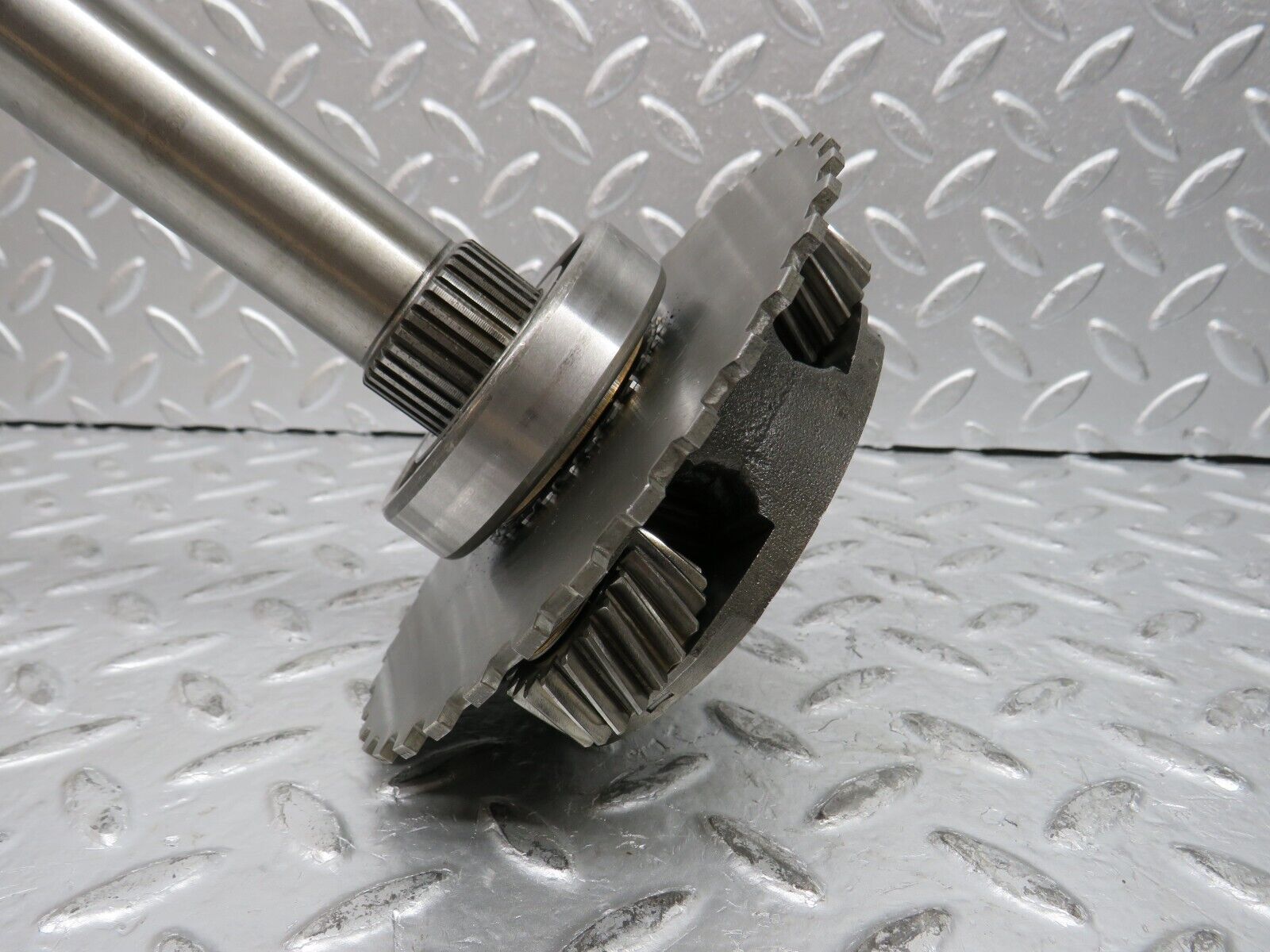 30227 Mercedes-Benz W123 230E Automatic Gearbox Input Shaft 722.122