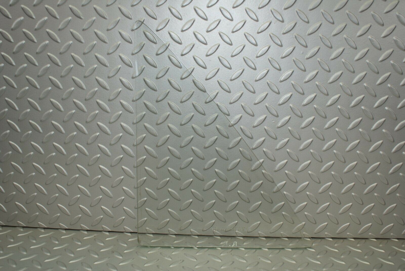 3099 Mercedes-Benz W115 220D Rear Right Quarter Glass