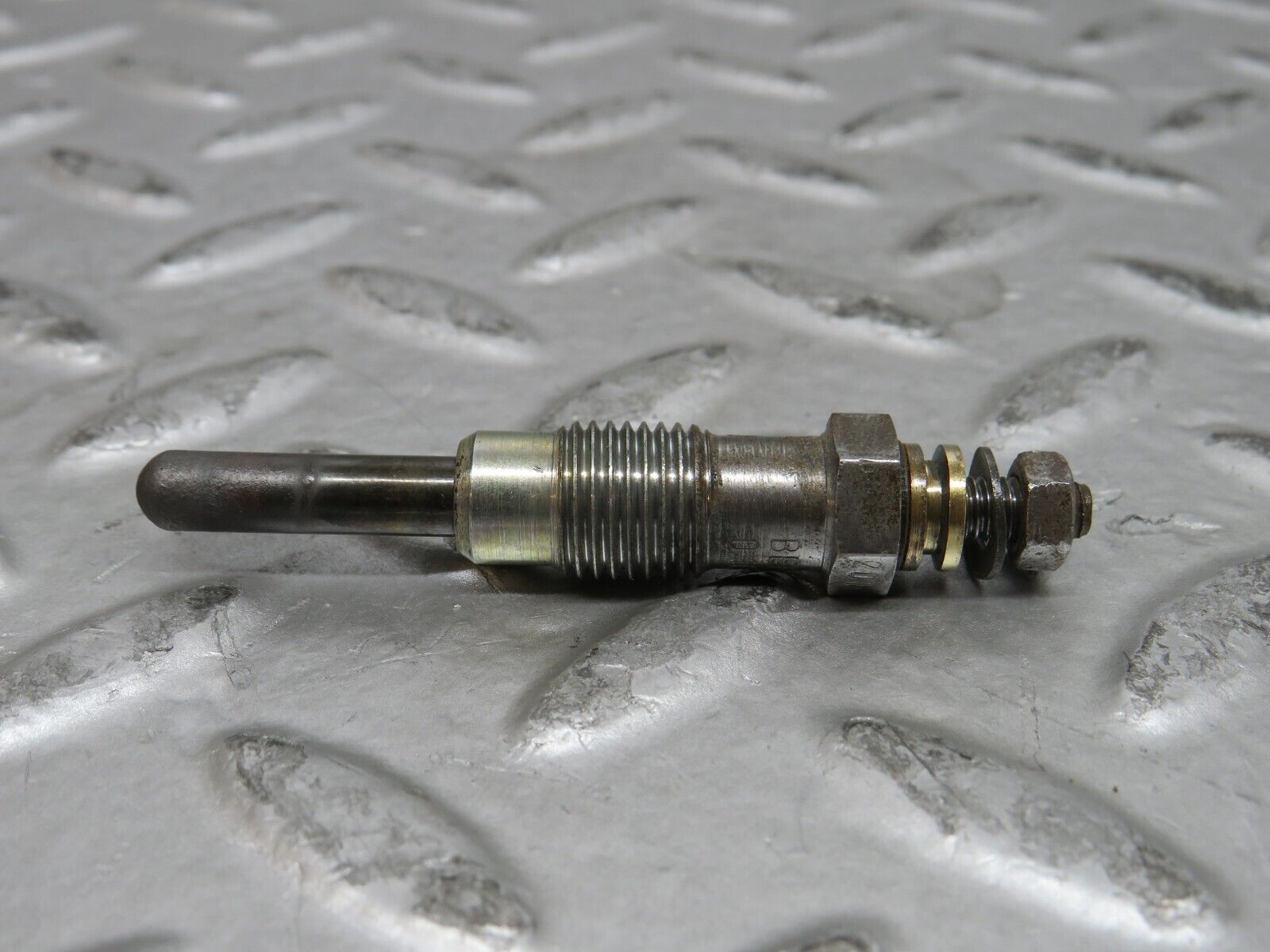 28501 Mercedes-Benz S123 240D Wagon Glow Plug Beru 0100221107