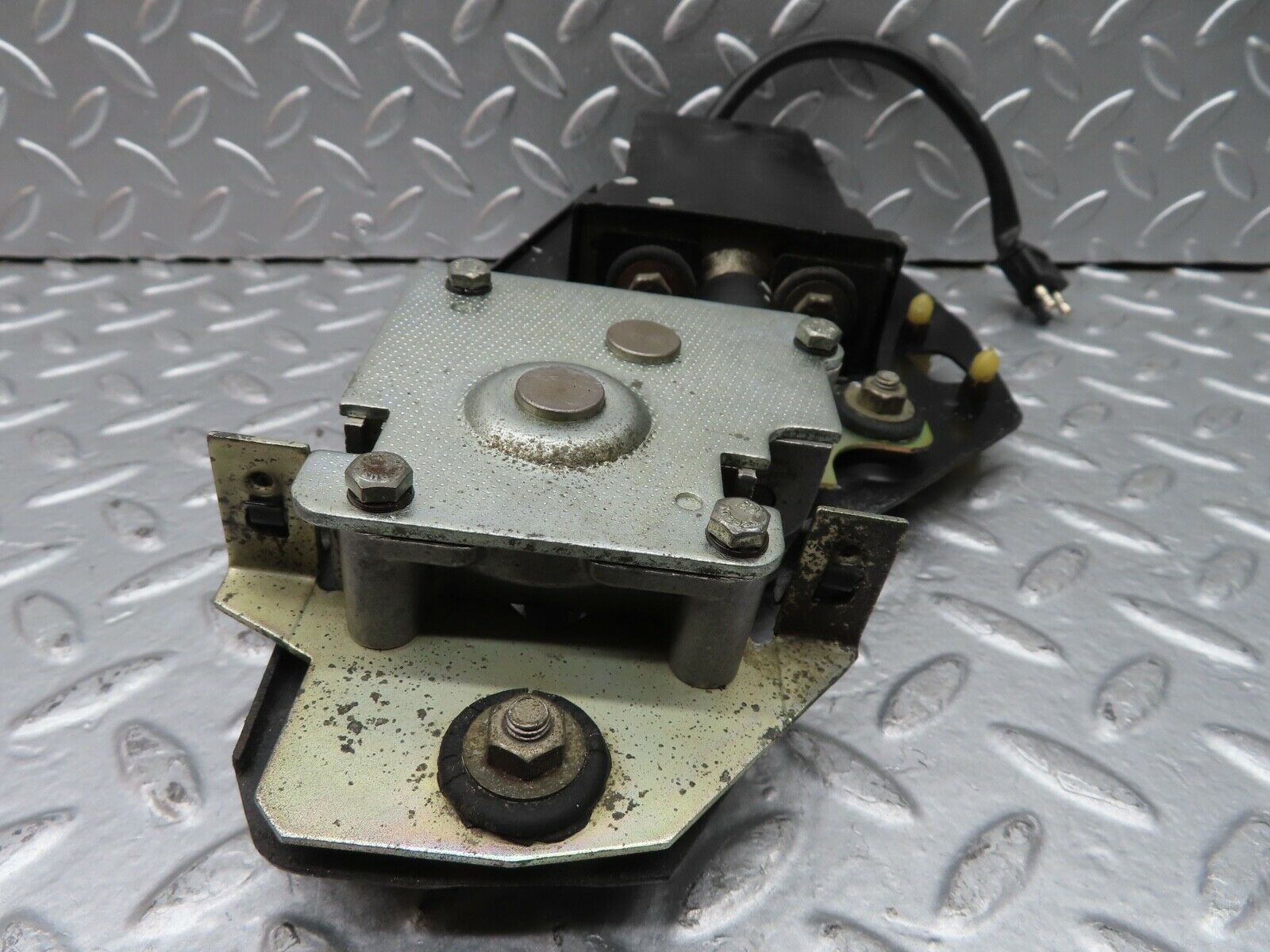 20849 Mercedes-Benz W116 Sunroof Motor With Bracket 2501007399
