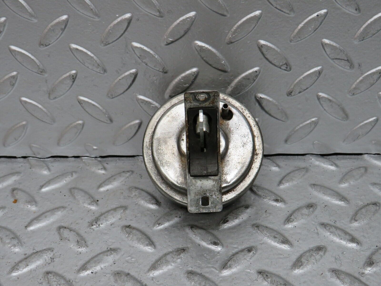 28052 Mercedes-Benz W123 280E Ignition Distributor Vacuum Control Valve